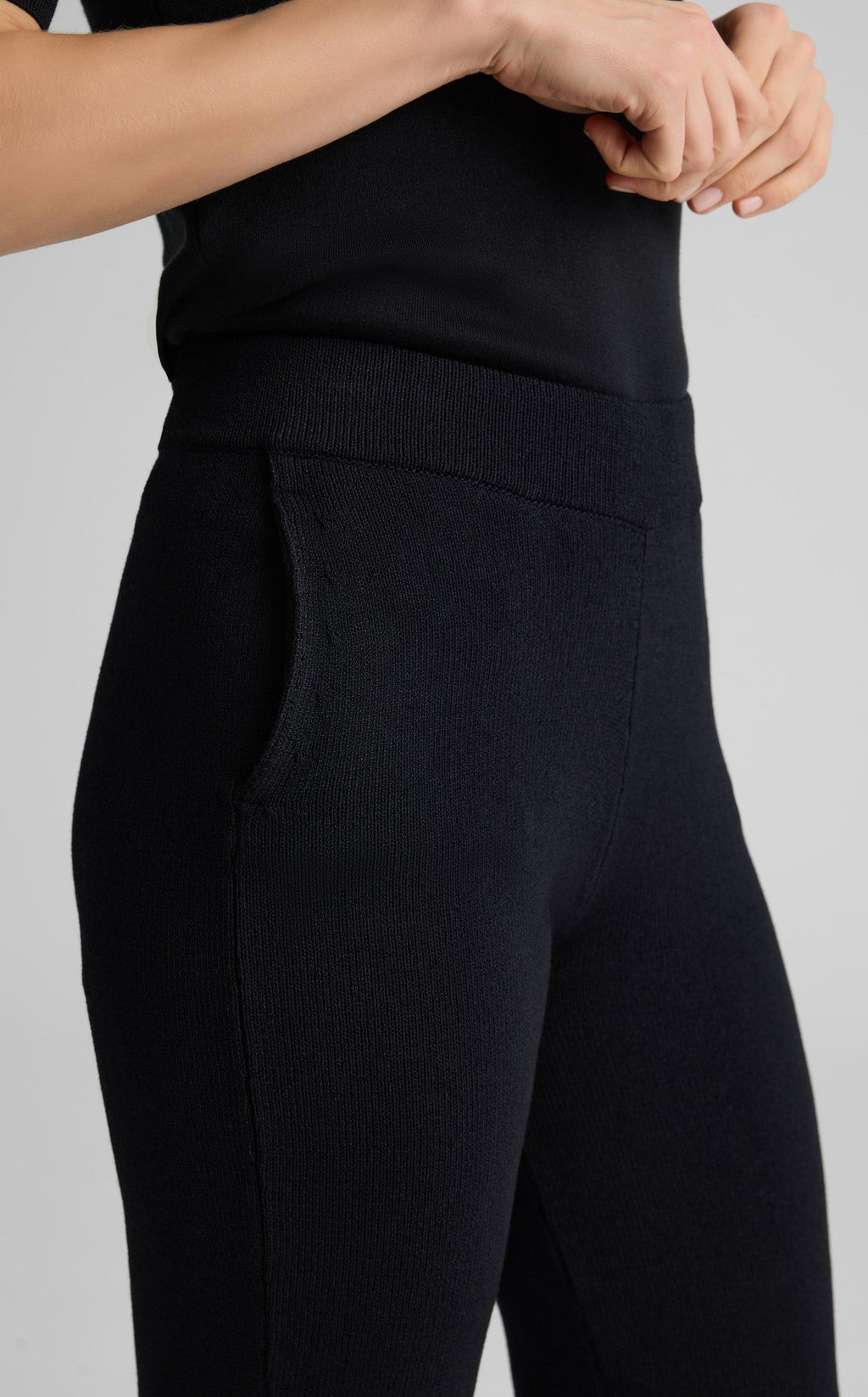 Isabel Pant in Legacy Crepe Knit
